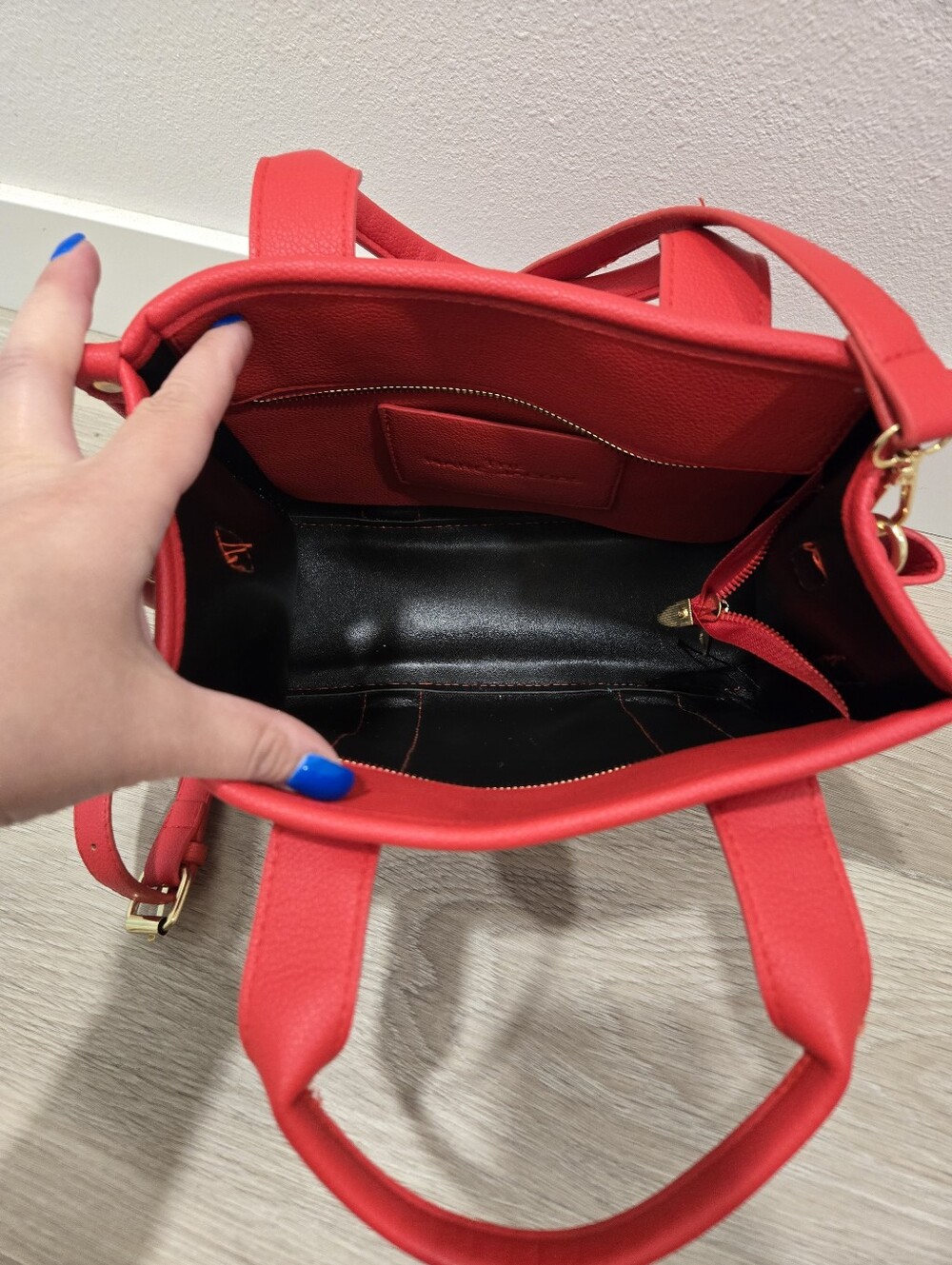 Marc Jacobs Red The Tote Bag - Structured Leather Tote - Picture 4 of 12